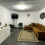 3 Rooms Cinema Garden Parking House