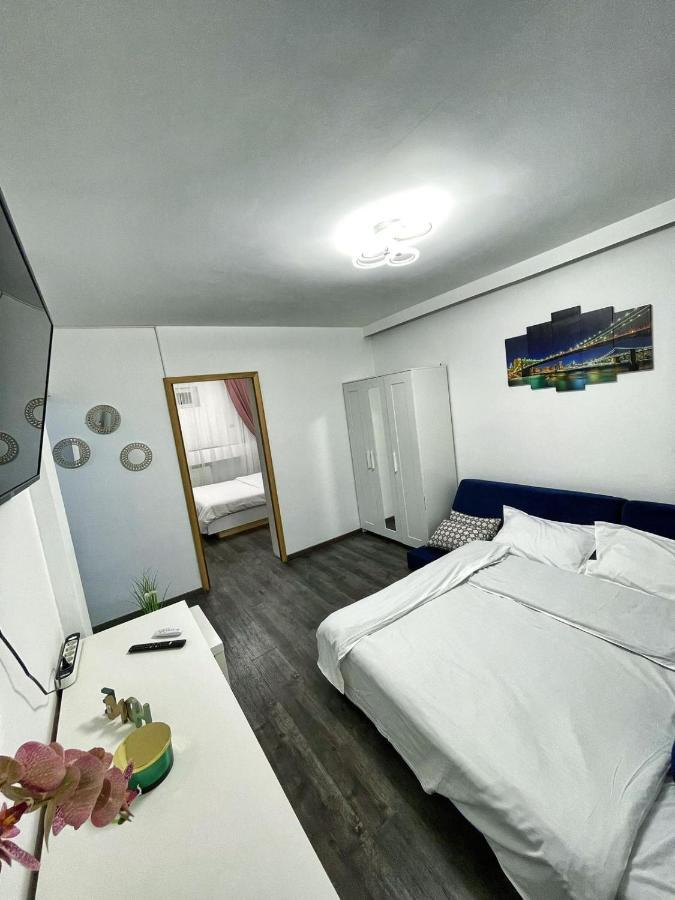 3 Cinema Garden Parking House Bucureşti